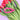 roze scrunchie sleutelhanger met rood patroon op tulpen paarse achtergrond haaraccessoire