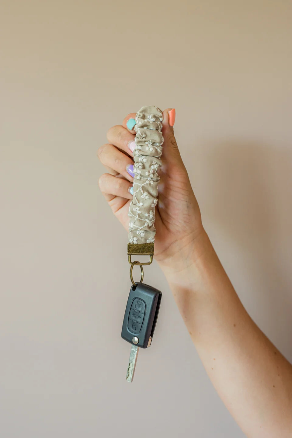 Dierenprint sleutelhanger kopen? | Handgemaakt & levering binnen 1–3 dagen – Scrunchies Handmade With Love Dierenprint sleutelhanger kopen? | Handgemaakt & levering binnen 1–3 dagen – Scrunchies Handmade With Love